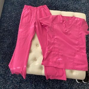 Wonder wink scrub set